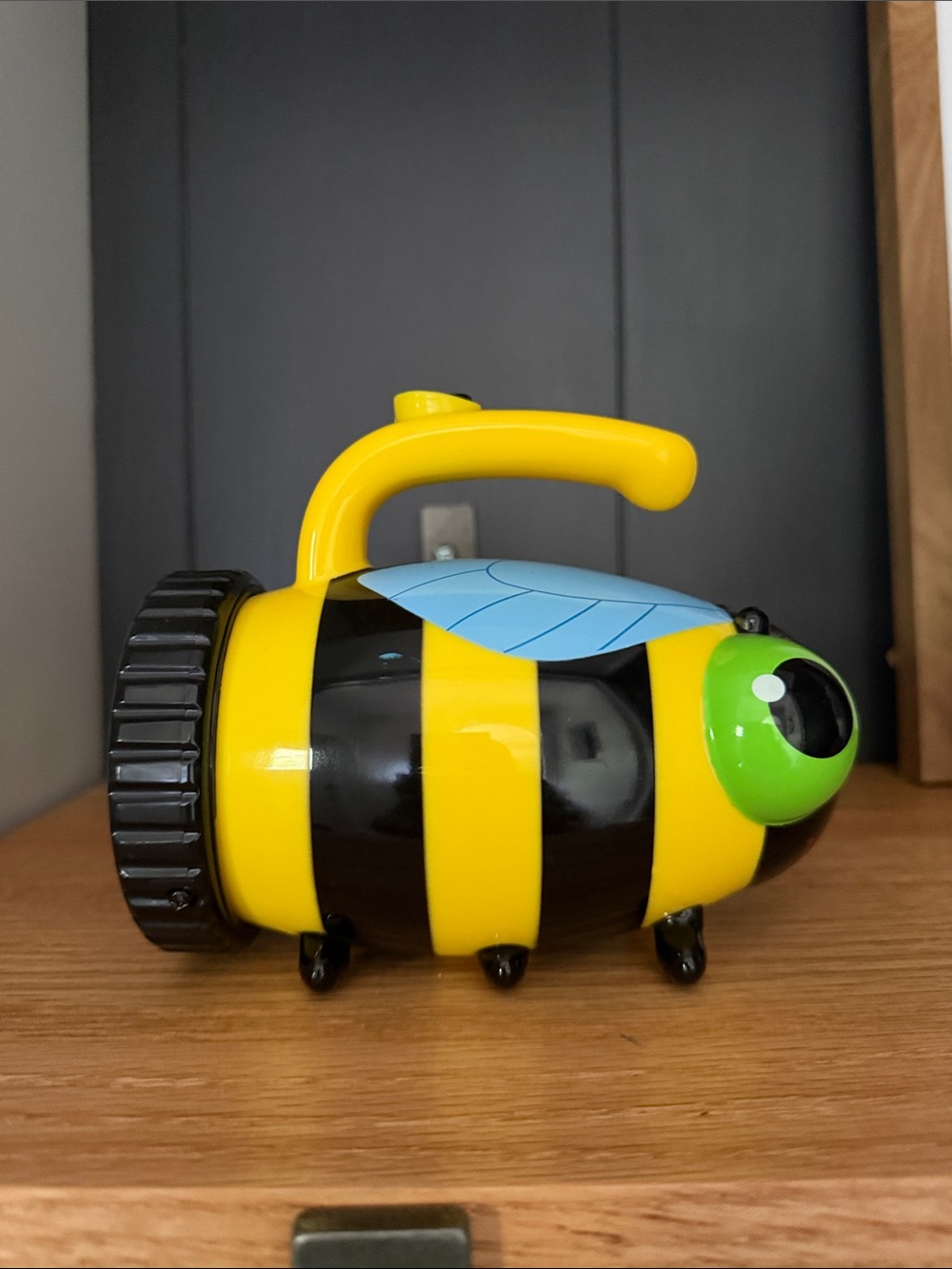 Melissa & Doug - Bumblebee - Kids Flashlight - Bug - Insect - Camping Sleepover